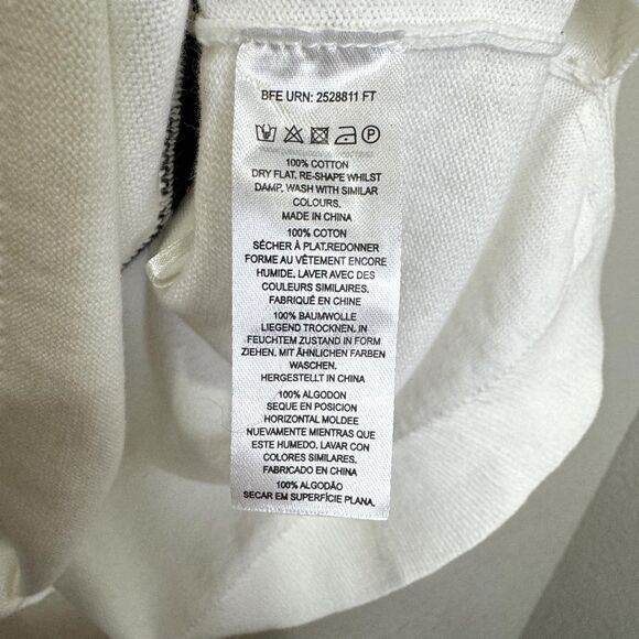 French Connection Sweater Womens Medium White Apres Ski Dog Graphic Knit Holiday - Picture 6 of 6